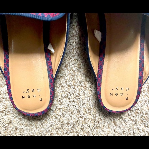 Target Navy Blue/Maroon Mules - Picture 5 of 6